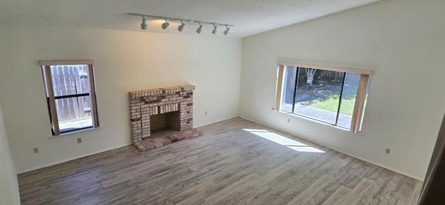 7405 Flowerwood, Sacramento, CA 95831