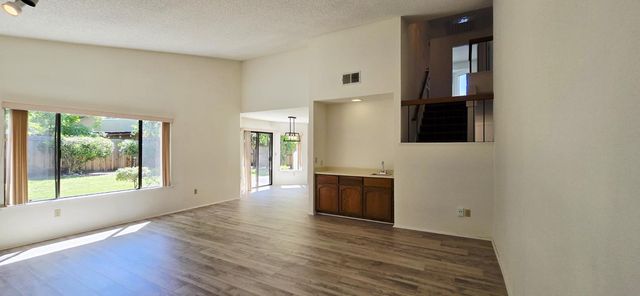 7405 Flowerwood, Sacramento, CA 95831