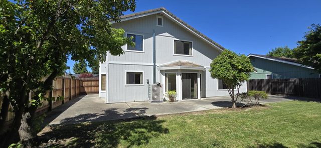 7405 Flowerwood, Sacramento, CA 95831