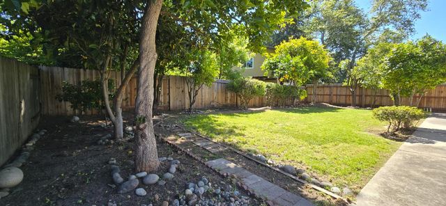 7405 Flowerwood, Sacramento, CA 95831