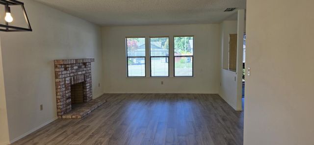 7405 Flowerwood, Sacramento, CA 95831