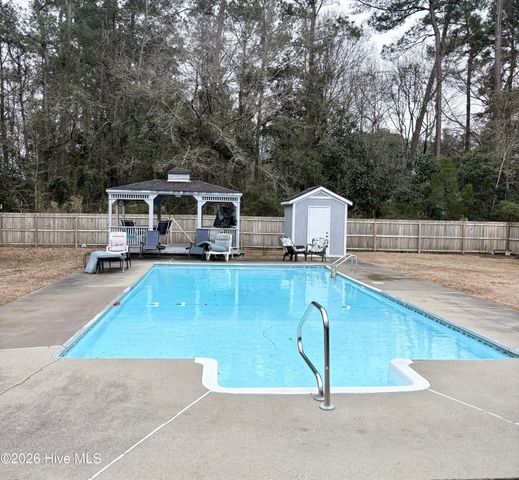 905 E Wilmington Street, Burgaw, NC 28425
