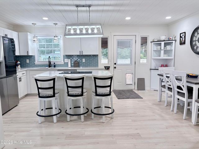 905 E Wilmington Street, Burgaw, NC 28425