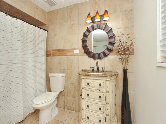 8644 LYONIA DRIVE, Orlando, FL 32825