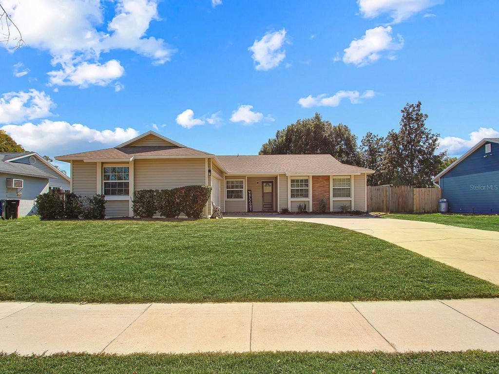 8644 LYONIA DRIVE, Orlando, FL 32825