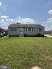 412 OAK RD, Seaford, DE 19973
