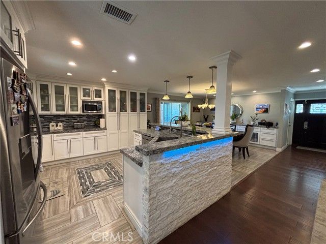 17010 Via Los Caballeros, Riverside, CA 92504