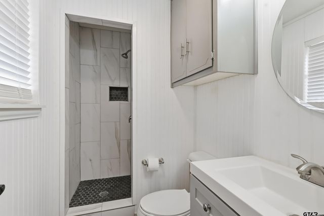 128 Laura Dr., Mineola, TX 75773