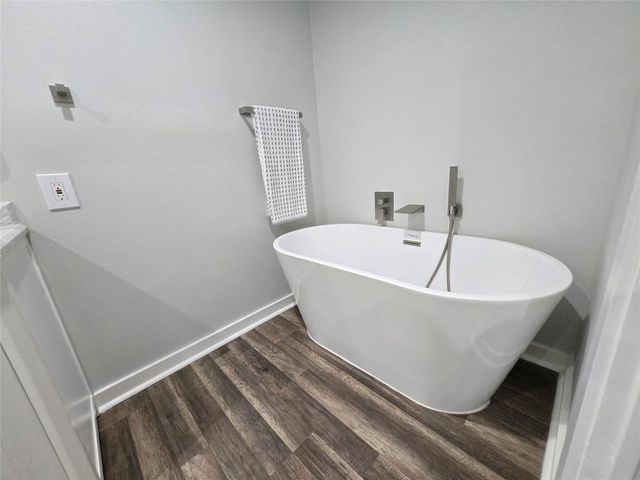 507 W 1st ST, Flatonia, TX 78941