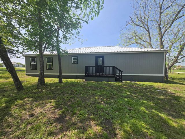 507 W 1st ST, Flatonia, TX 78941