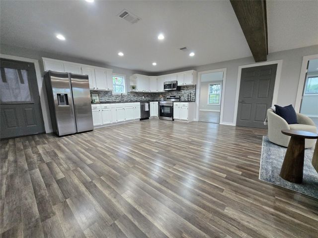 507 W 1st ST, Flatonia, TX 78941