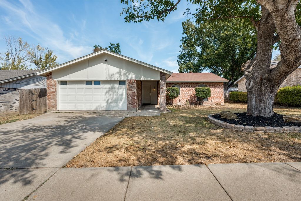 5909 Kary Lynn Drive S, Watauga, TX 76148 — exterior
