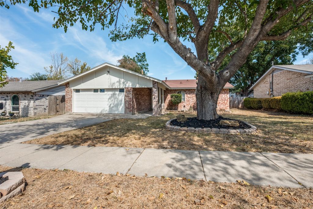 5909 Kary Lynn Drive S, Watauga, TX 76148 — photo 2