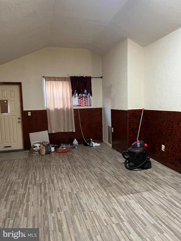 2542 N FRONT ST, Philadelphia, PA 19133