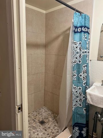 2542 N FRONT ST, Philadelphia, PA 19133