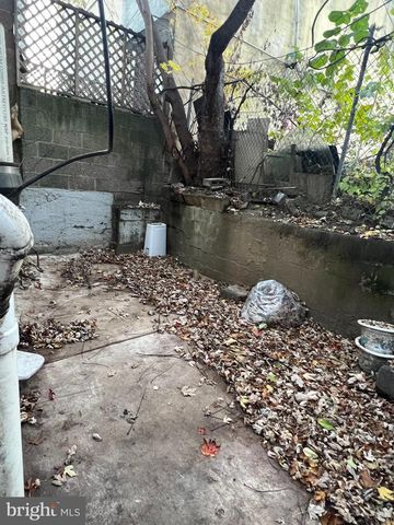 2542 N FRONT ST, Philadelphia, PA 19133