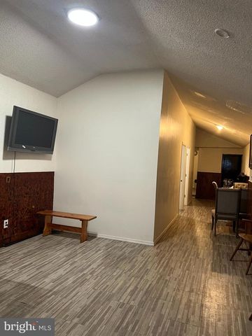 2542 N FRONT ST, Philadelphia, PA 19133