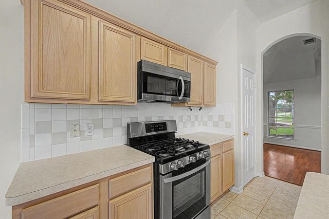 10943 Spruce Drive N, La Porte, TX 77571
