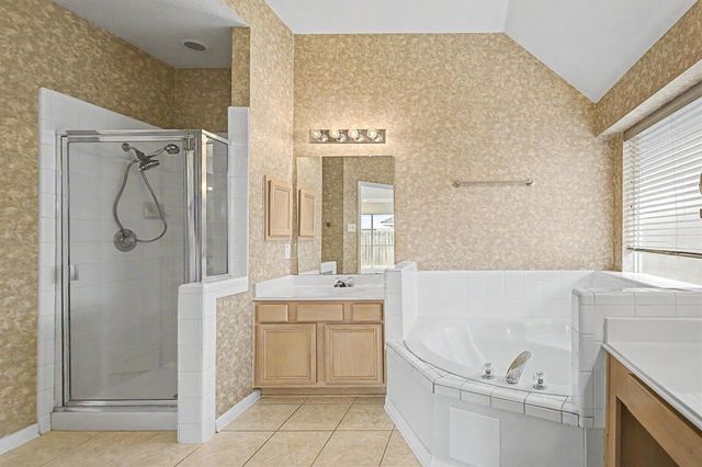10943 Spruce Drive N, La Porte, TX 77571