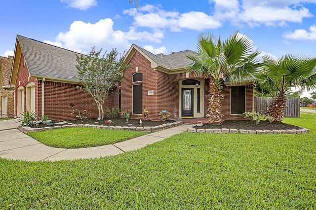 10943 Spruce Drive N, La Porte, TX 77571