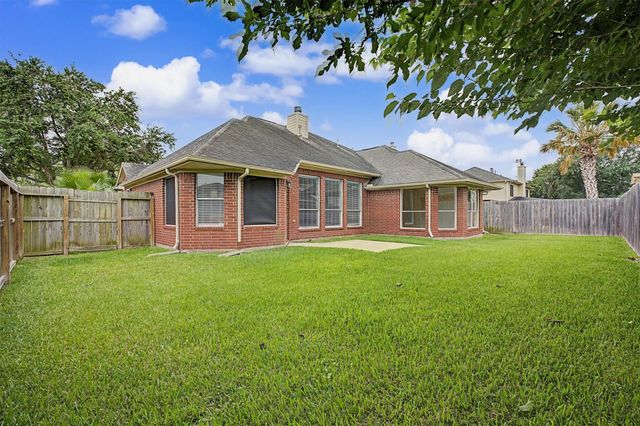 10943 Spruce Drive N, La Porte, TX 77571