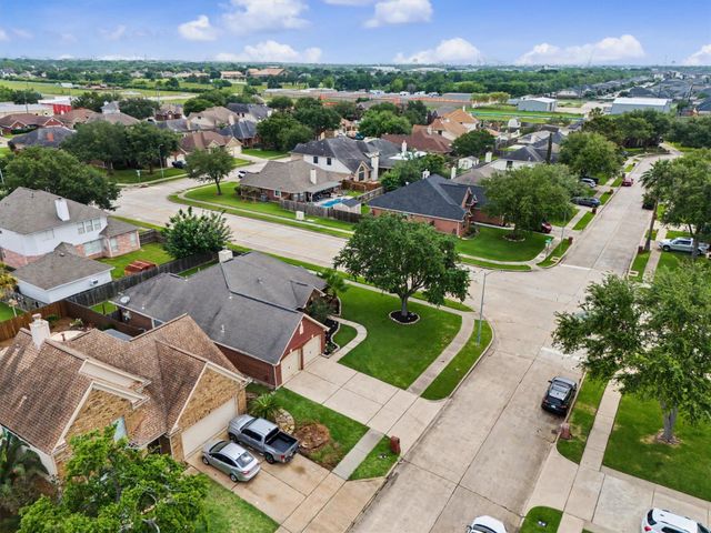 10943 Spruce Drive N, La Porte, TX 77571