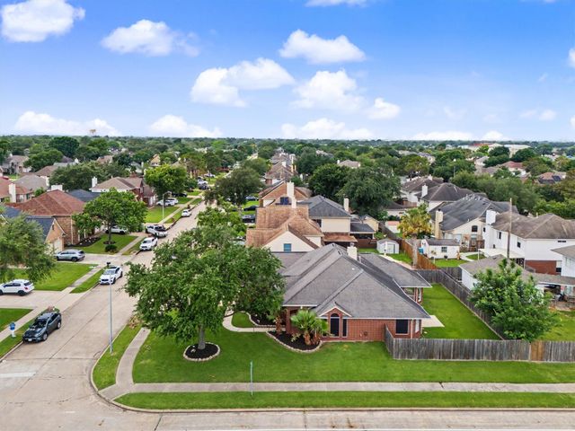 10943 Spruce Drive N, La Porte, TX 77571
