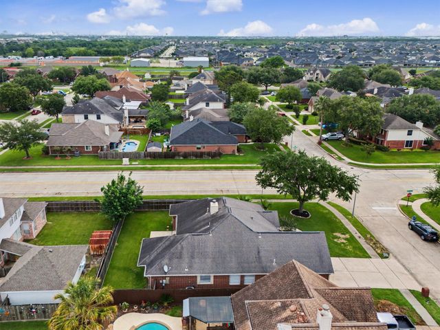 10943 Spruce Drive N, La Porte, TX 77571