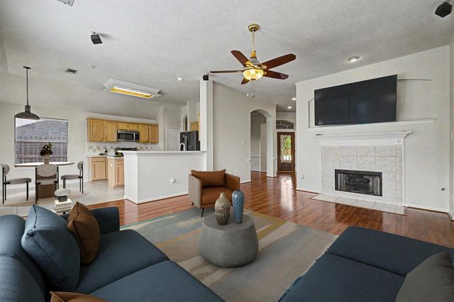 10943 Spruce Drive N, La Porte, TX 77571