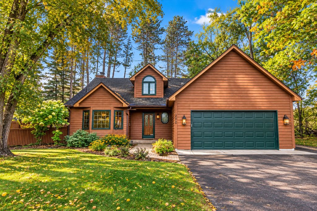 202 Robert Street, Mahtomedi, MN 55115 — exterior