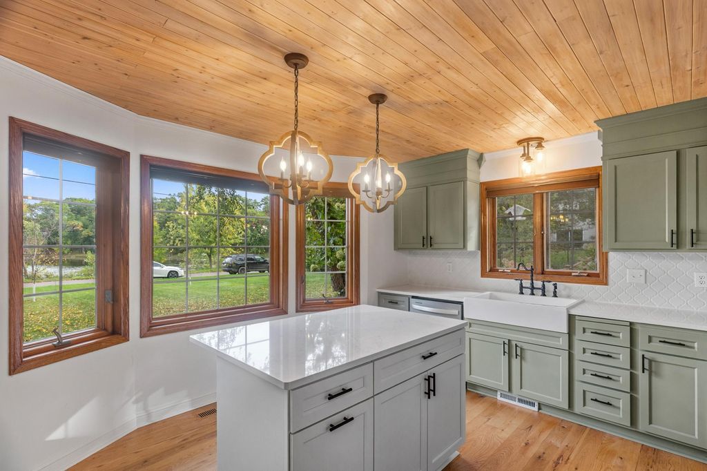 202 Robert Street, Mahtomedi, MN 55115 — photo 3