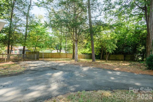 6414 Elmwood Circle, Charlotte, NC 28214