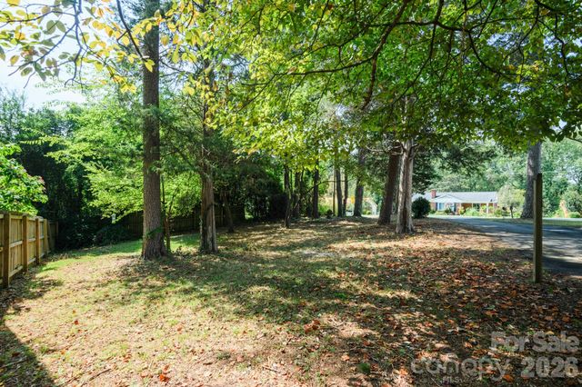 6414 Elmwood Circle, Charlotte, NC 28214