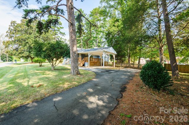 6414 Elmwood Circle, Charlotte, NC 28214
