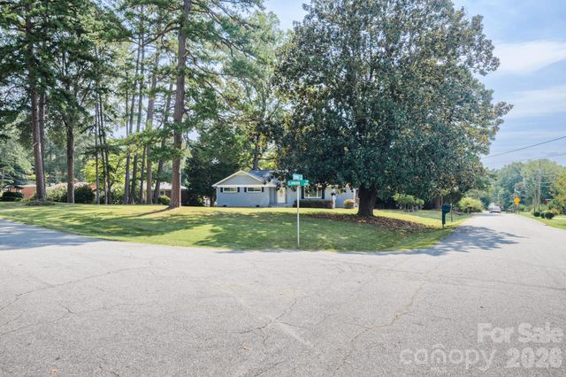 6414 Elmwood Circle, Charlotte, NC 28214