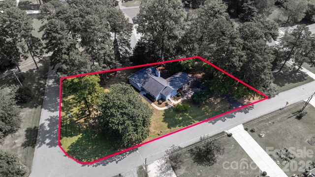 6414 Elmwood Circle, Charlotte, NC 28214