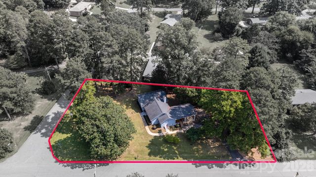 6414 Elmwood Circle, Charlotte, NC 28214