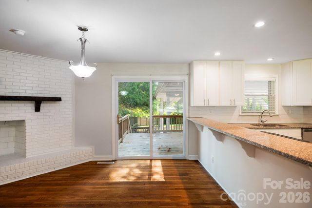 6414 Elmwood Circle, Charlotte, NC 28214