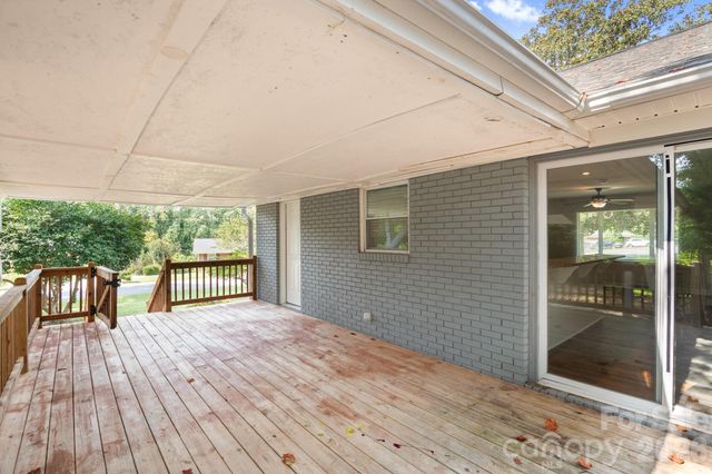 6414 Elmwood Circle, Charlotte, NC 28214