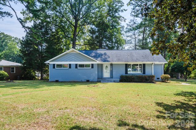 6414 Elmwood Circle, Charlotte, NC 28214