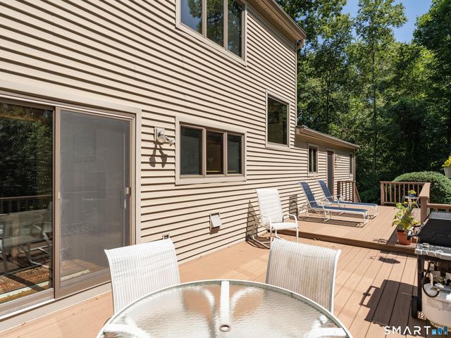 70 Hoadley Creek Circle, Guilford, CT 06437