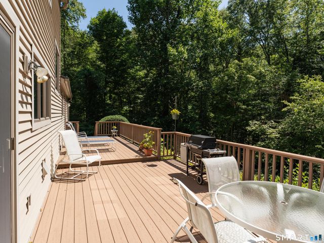 70 Hoadley Creek Circle, Guilford, CT 06437