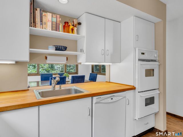70 Hoadley Creek Circle, Guilford, CT 06437