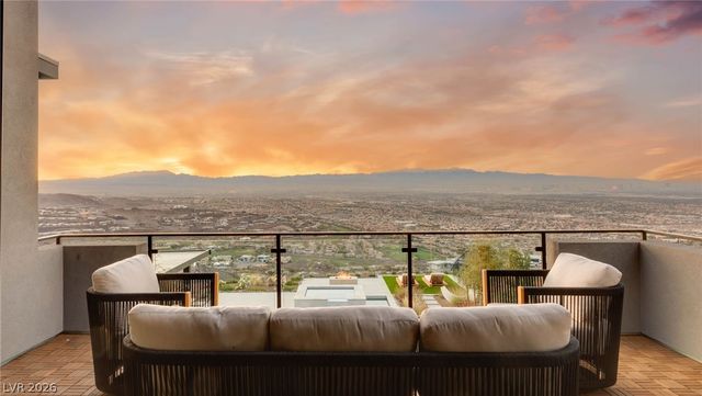 571 Overlook Rim Drive, Henderson, NV 89012