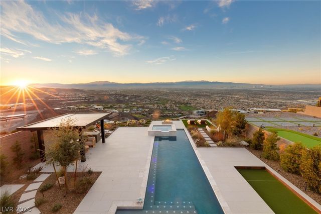 571 Overlook Rim Drive, Henderson, NV 89012