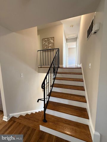 1101 DEAD RUN DR, Mclean, VA 22101