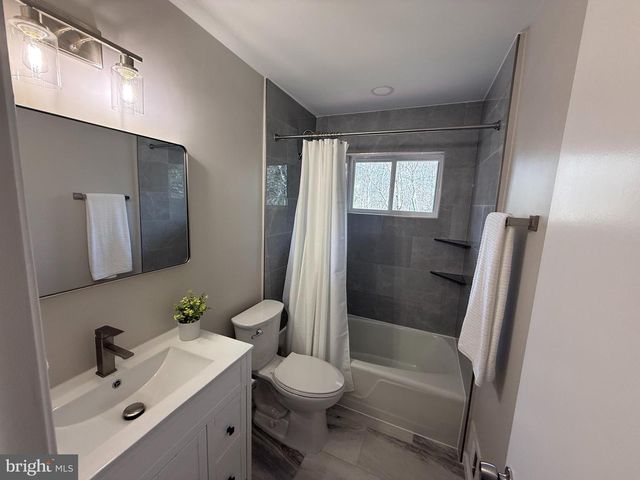 1101 DEAD RUN DR, Mclean, VA 22101