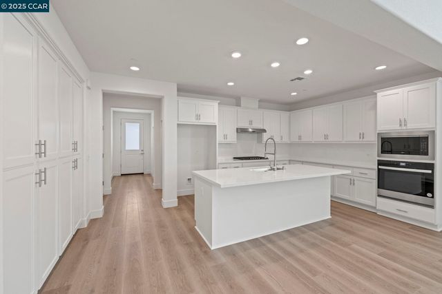 127 Bodega Drive, Lodi, CA 95240