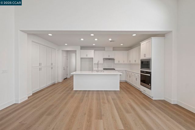 127 Bodega Drive, Lodi, CA 95240