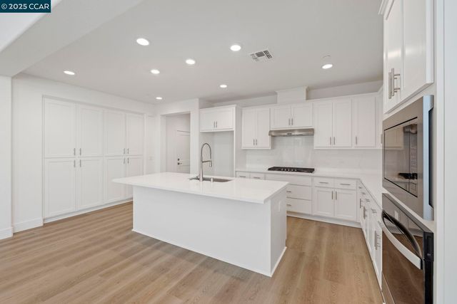 127 Bodega Drive, Lodi, CA 95240